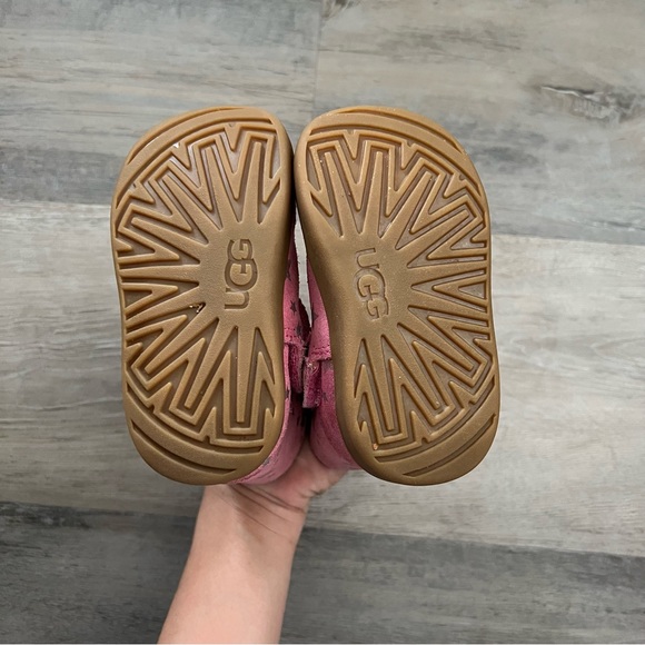 UGG | Girls Pink Keelan Stars Boots - Picture 10 of 11